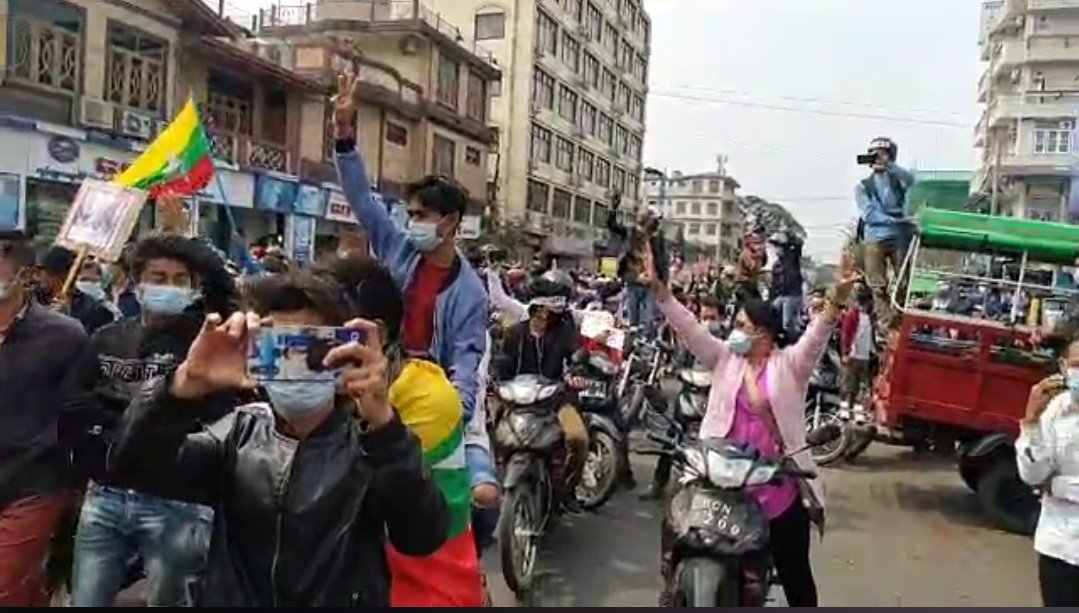 MayWongST's tweet photo. #Myanmar #Kachin capital of #Myitkyina citizens out again on streets to protest against #military coup that took control of nation for 3 weeks now. This despite police/soldiers seen cracking down on demonstrators on Friday. Local media live stream pics #WhatsHappeningInMyanmar https://t.co/Dr3uYWnRF8