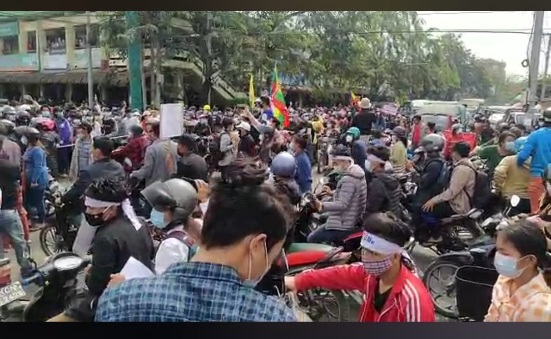 MayWongST's tweet photo. #Myanmar #Kachin capital of #Myitkyina citizens out again on streets to protest against #military coup that took control of nation for 3 weeks now. This despite police/soldiers seen cracking down on demonstrators on Friday. Local media live stream pics #WhatsHappeningInMyanmar https://t.co/Dr3uYWnRF8