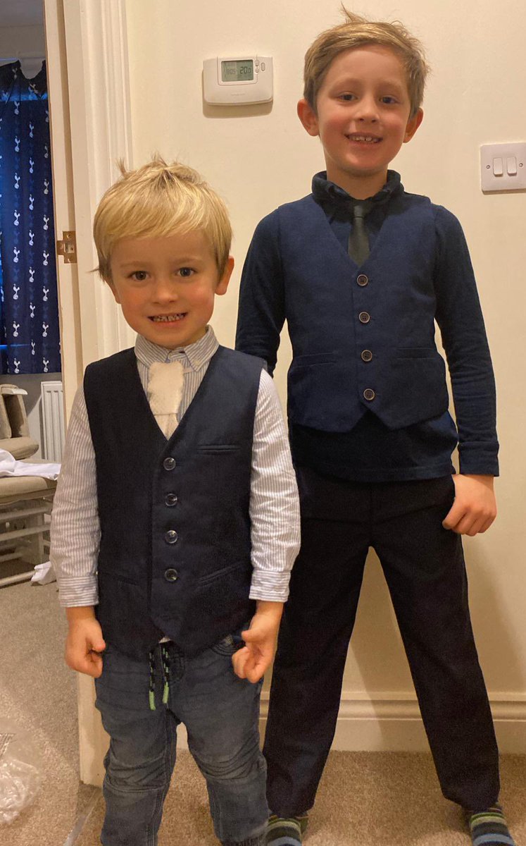 durrientez35's tweet photo. @antanddec woke up to these 2 all dressed up for Saturday night take away #excited #littleant #littledec https://t.co/LN4rDJQT3s