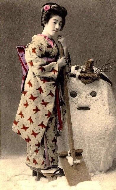 今とは見た目が違う？明治時代の雪だるまは寸胴だった！