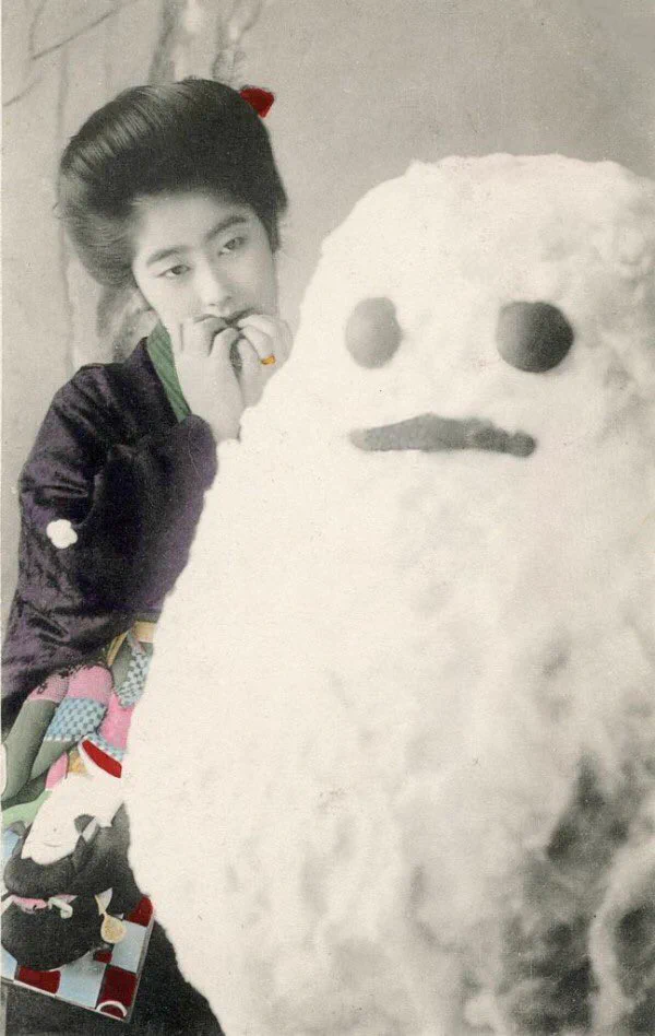 今とは見た目が違う？明治時代の雪だるまは寸胴だった！
