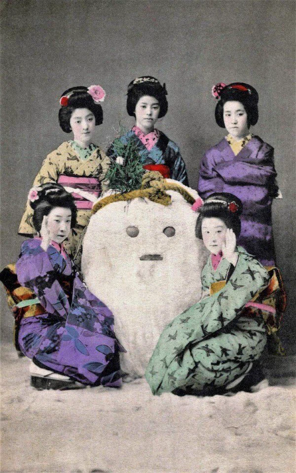 今とは見た目が違う？明治時代の雪だるまは寸胴だった！
