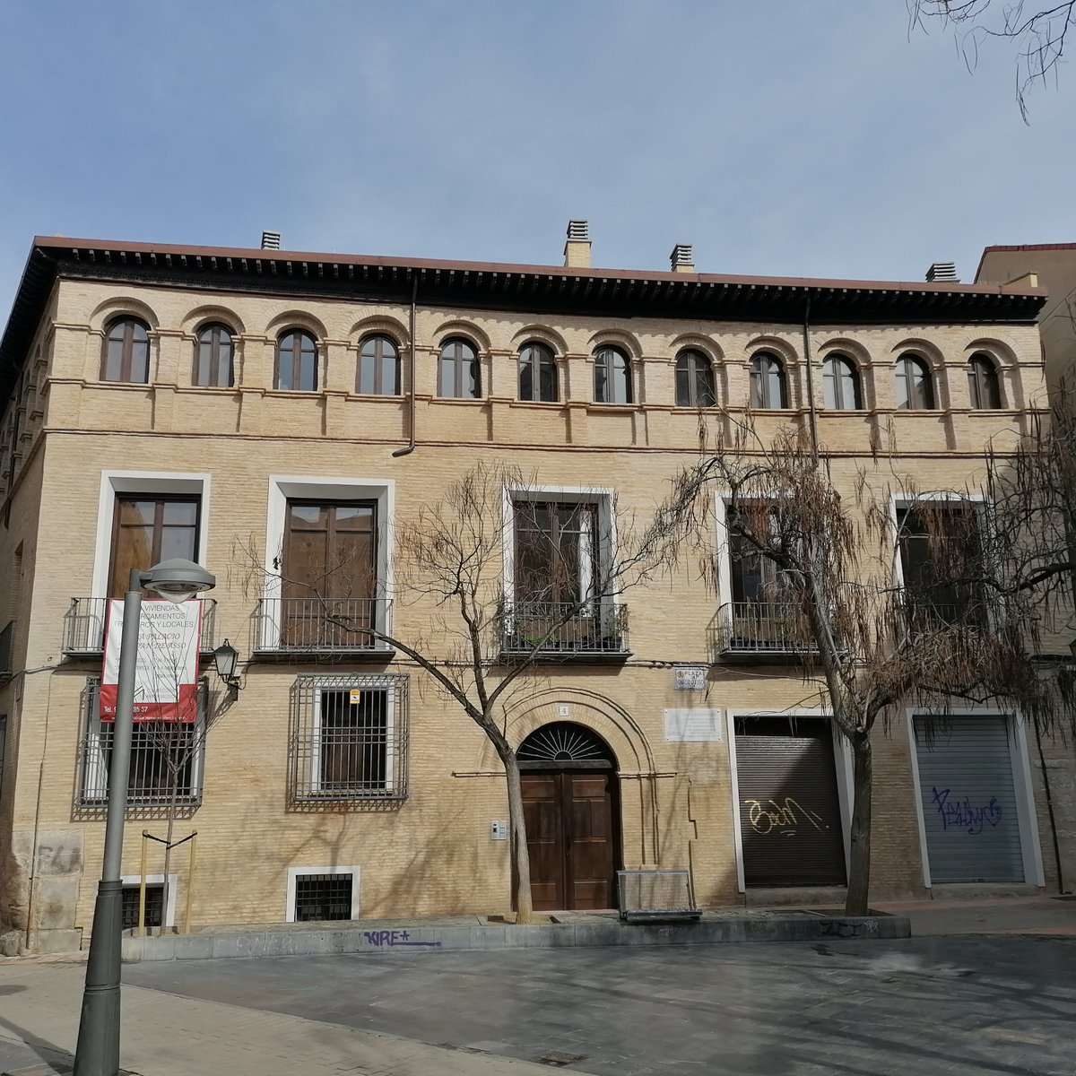 zgzguia's tweet photo. 🏛️👨‍🔬 Aunque poco se sabe exactamente del origen del Palacio Ignacio Jordán de Asso, la casona -muy próxima a la iglesia de La Magdalena y a la antigua puerta de Valencia- comenzó a construirse ya entrado el siglo XVI ⚡ https://t.co/yP5zrodGwn https://t.co/0svl5bf0fG