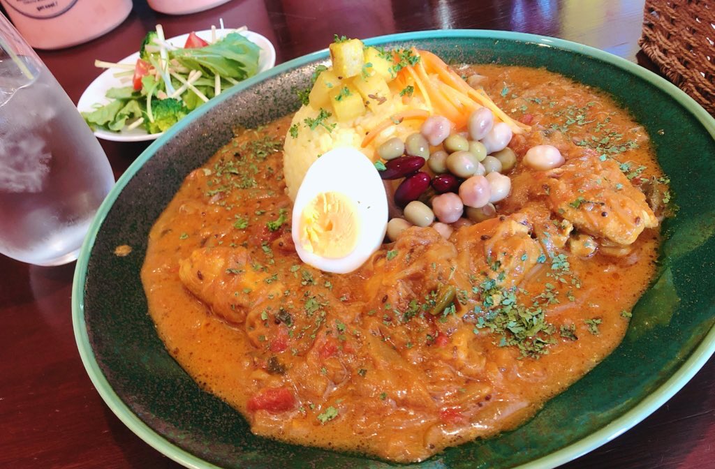 moyacohol2534's tweet image. ランチ！！！

よく行くってか先日も行ったおビールのお店がランチ始めてはったんで行ってきました✌︎('ω'✌︎ )

コスパ良き良き辛さしっかりカレーでした、、普通にビールも昼から頼めるみたい?なんでまた行きます_(:3 」∠)_
#徳島pub #1pint #徳島ビール