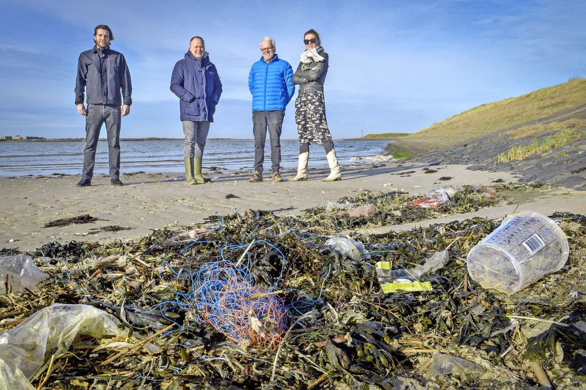 nhdagblad's tweet photo. Texel eerste Plastic Smart eiland. Gemeente en ’Bejaarden tegen plastic’ in actie met Wereld Natuurfonds https://t.co/b3mIc79heW https://t.co/8zFaSwhK3u