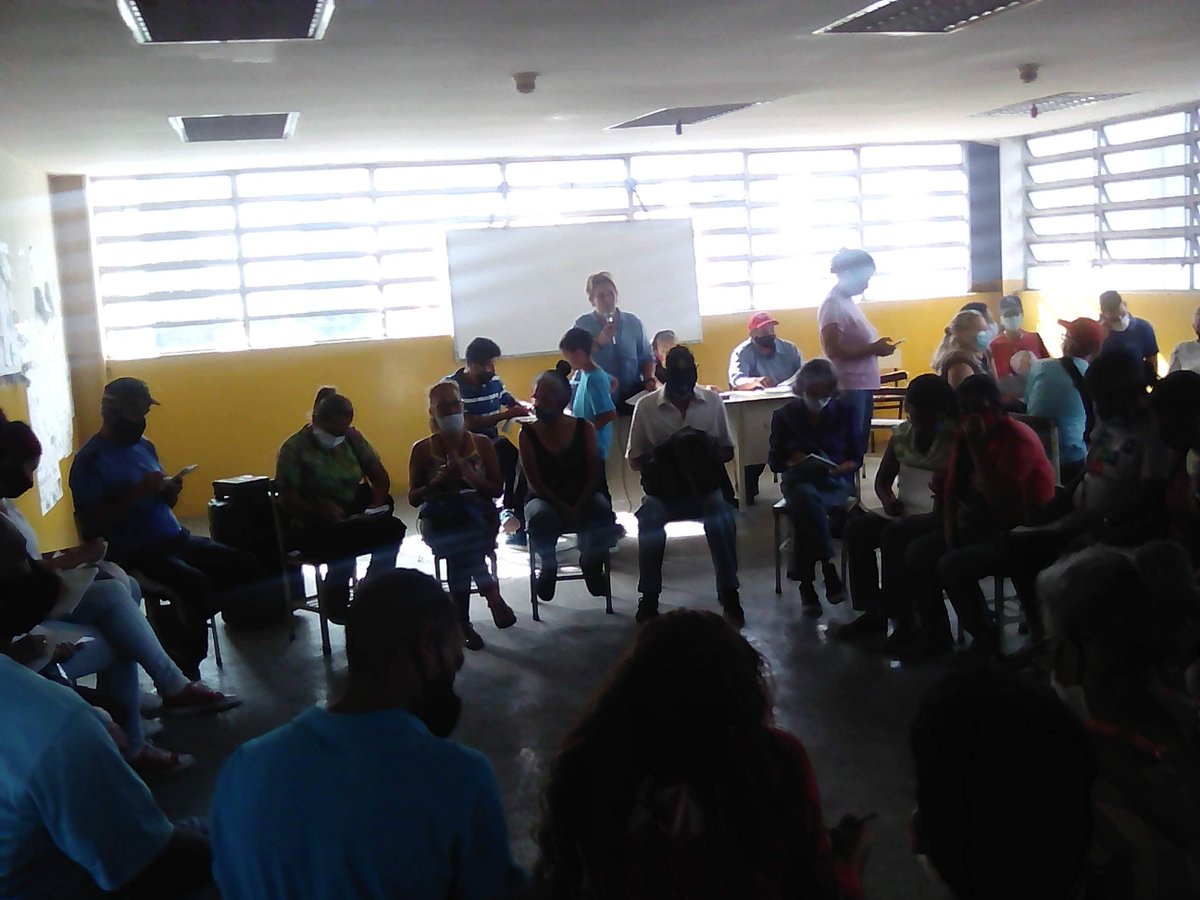 Congreso Bolivariano de los pueblos viviendo venezolano Capítulo vivienda y hábitat en la escuela bolivariana Claudio Feliciano Macarao y Caricuao.
@ErikaPSUV 
@clap1zonabcent1 
@silvinoperez12