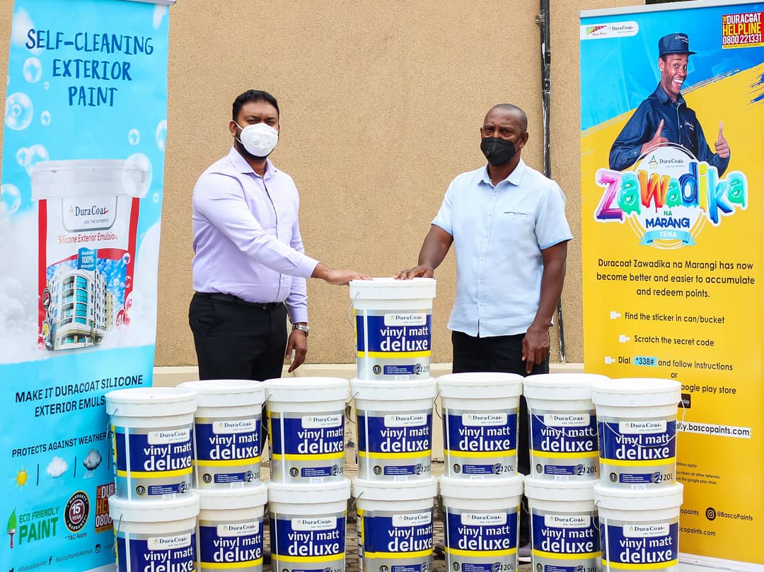 BascoPaints's tweet photo. We donated paint to City Primary School in Nairobi County. Our Regional Brand Manager, Tariq Fawzi handed over paint to Samuel Kingori, Deputy Head teacher- Special Programme and class representatives at Basco Paints Forest Road Branch. 

#BascoCSR https://t.co/yqBviLByTT