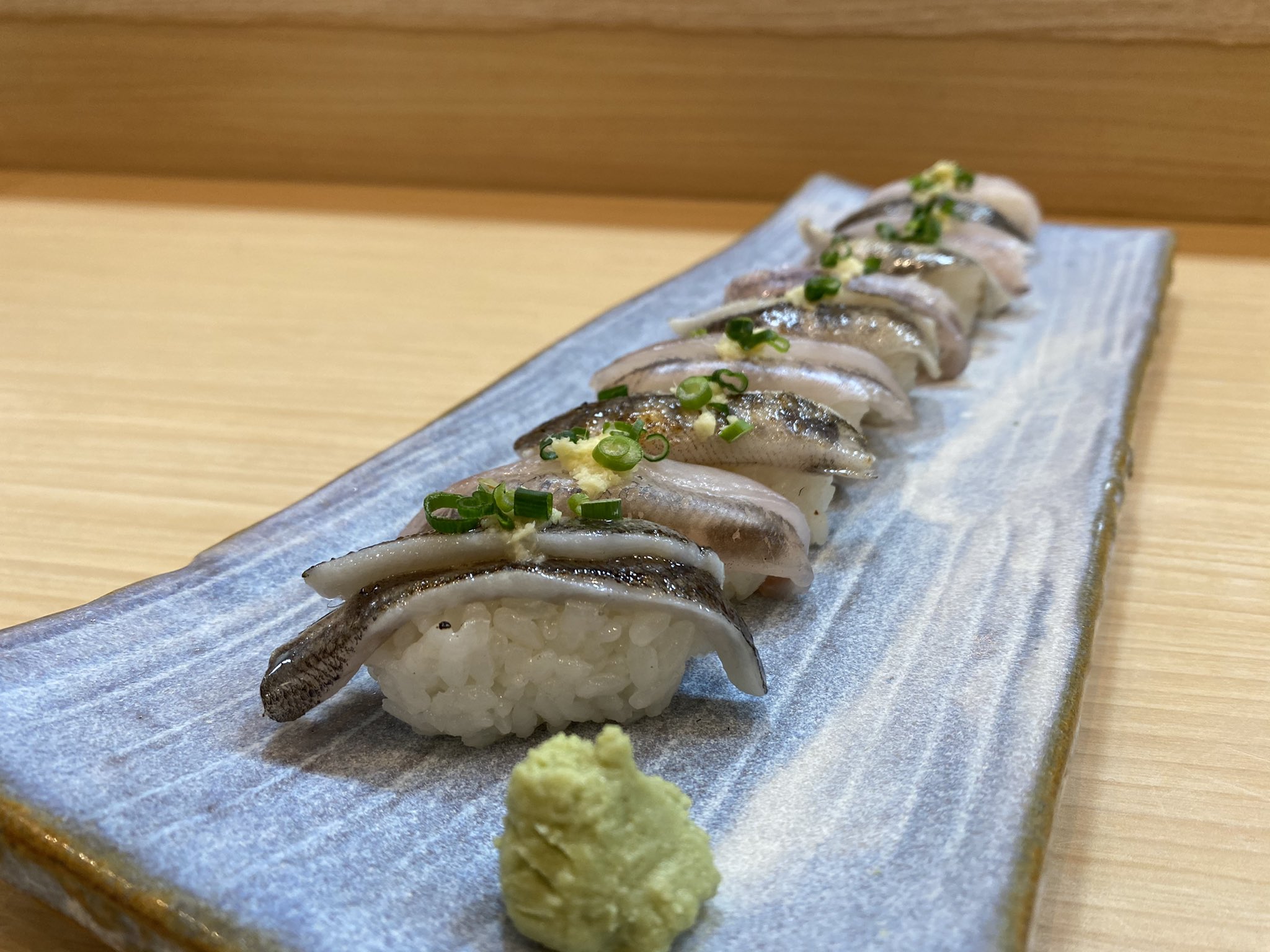 小野崎雄一 ふくしまの魚屋 メヒカリの炙り生ハーフ10貫盛り これからメヒカリ旬になってきますが ひと足先に これはけしからん おのざき ラトブ T Co Txob0r2lf8 Twitter