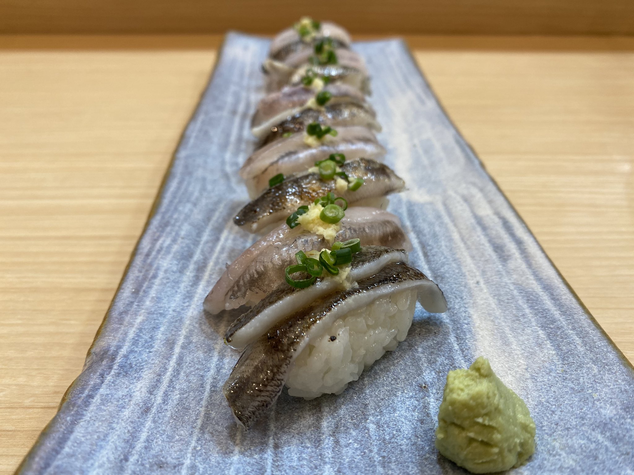 小野崎雄一 ふくしまの魚屋 メヒカリの炙り生ハーフ10貫盛り これからメヒカリ旬になってきますが ひと足先に これはけしからん おのざき ラトブ T Co Txob0r2lf8 Twitter