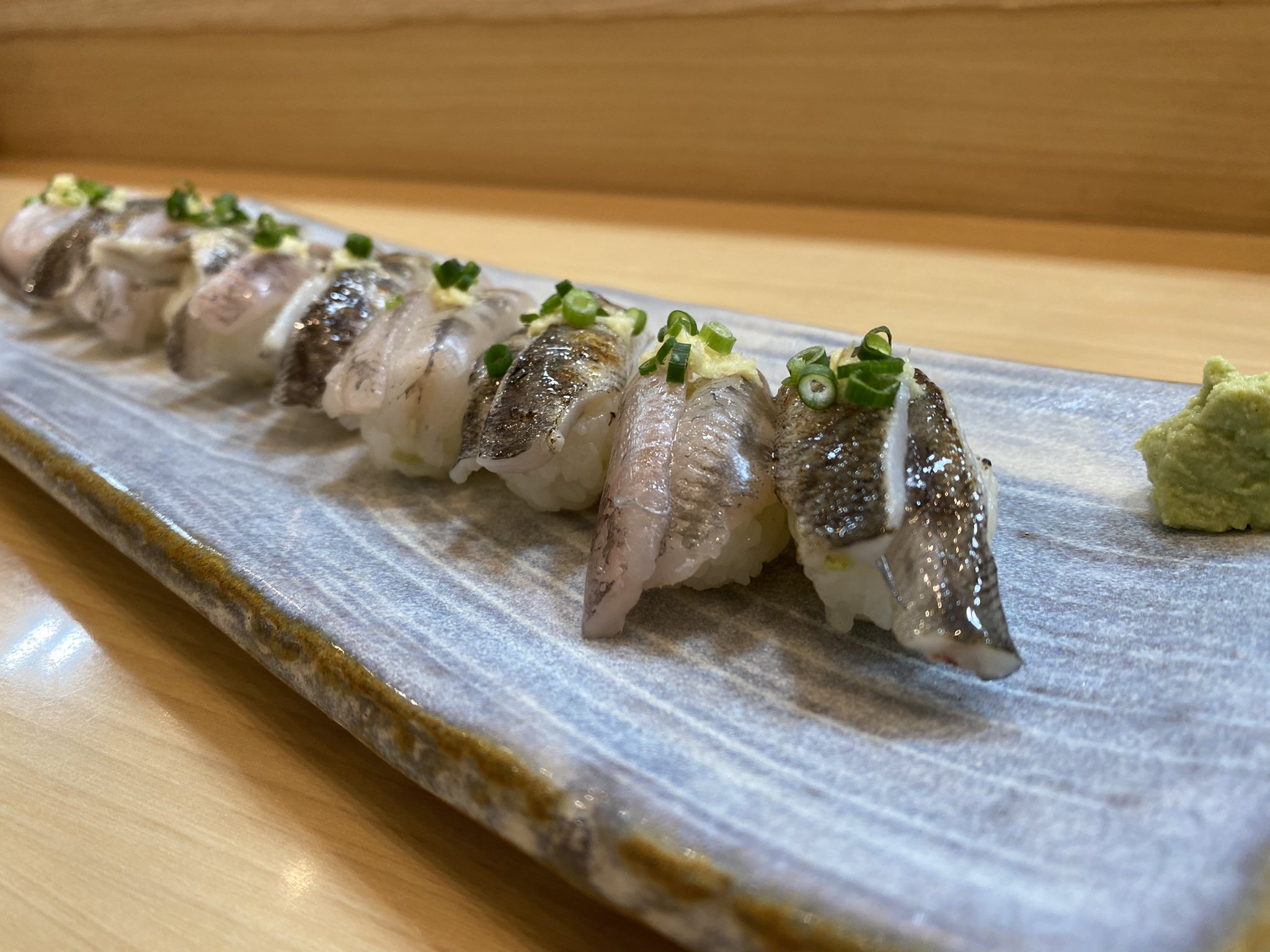 小野崎雄一 ふくしまの魚屋 メヒカリの炙り生ハーフ10貫盛り これからメヒカリ旬になってきますが ひと足先に これはけしからん おのざき ラトブ T Co Txob0r2lf8 Twitter