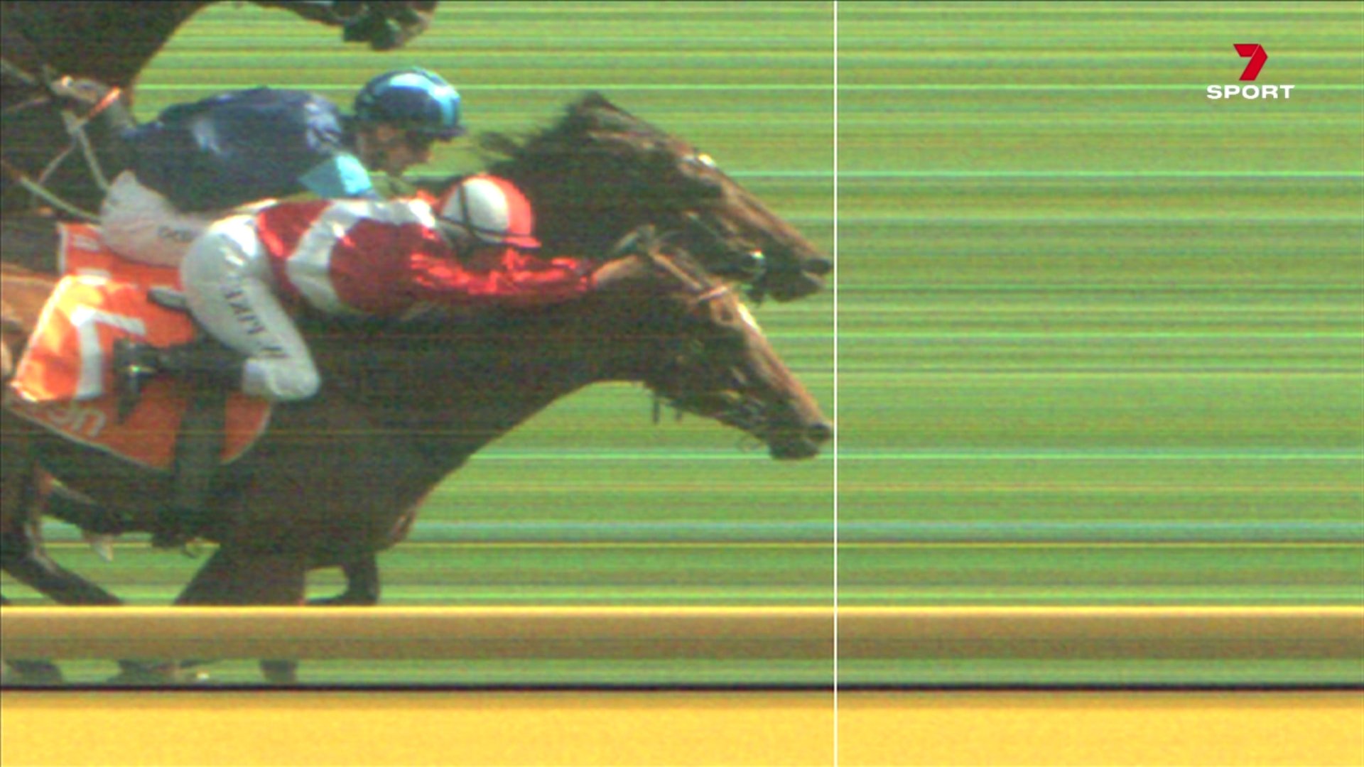 7horseracing 在twitter 上 The Reverse Photo Finish Angle Of The Dead Heat Between Portland Sky And Celebrity Queen T Co 1ngww8opiq Twitter