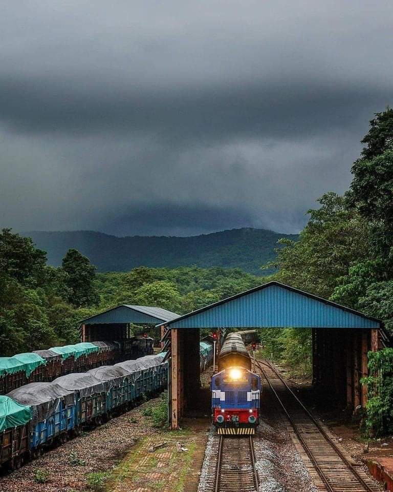 Joyson0804's tweet photo. https://t.co/2Us7HYSQvm
Kulem railway station ๐ this shows which rail requires double tracking in Goa.
#savemollem #NoDoubleTracking #SaveNowGoa
@DrPramodPSawant @goacm @PrakashJavdekar @prudentgoa @durgadasskamat @VijaiSardesai @digambarkamat https://t.co/ZzZTygW6Mh