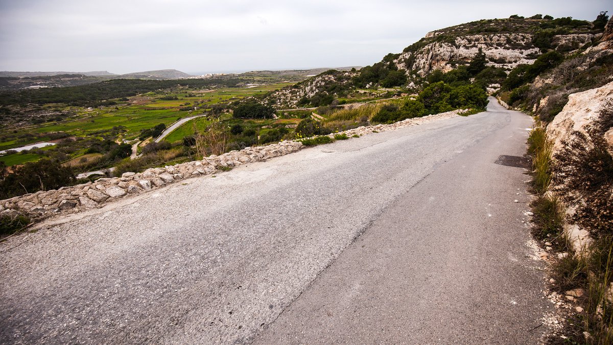 InfraMalta's tweet photo. 🚧On #Monday (22 Feb), #Mizieb Rd, #Mellieha ⛔️ closed for a week for surface maintenance & new crash barriers. 🏘️ Access to residents, farmers or to render other services in this rural road remains open. ⚠️ Alternative routes - #Selmun Hill/#Manikata.
🗺️ https://t.co/oHpqoLiNez https://t.co/xFVHgHslzk
