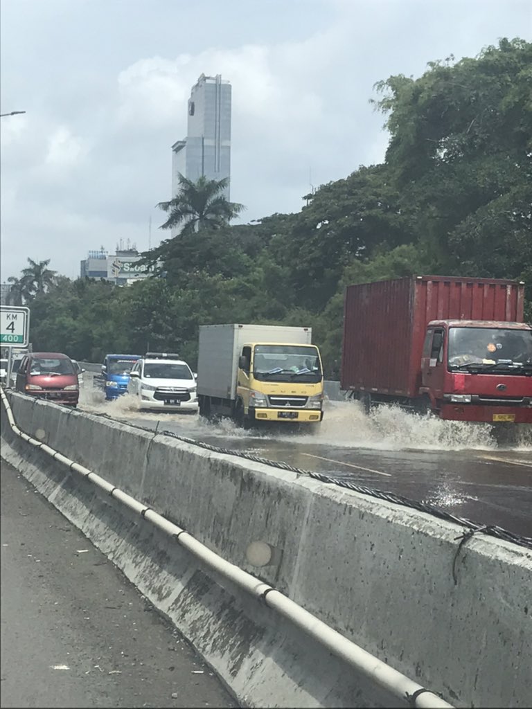 Km 4 janger arah tangerang ... ini ujung antrian <a href="/RadioElshinta/">Radio Elshinta</a>