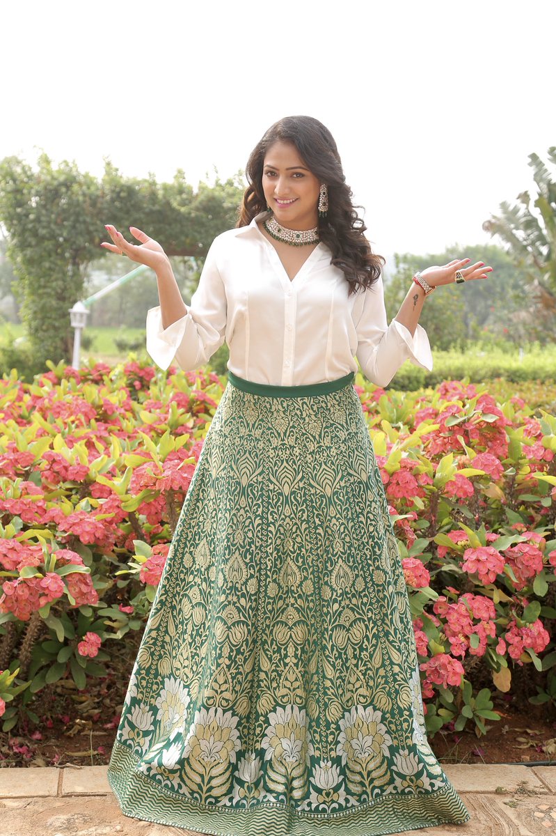HariPrriya6's tweet photo. There is a girl , and she is ________!!
Complete the sentence for me 💁🏻♀️🥰
#SaturdayFun #FunTask #LetsPlay https://t.co/JZjqyy0CFP