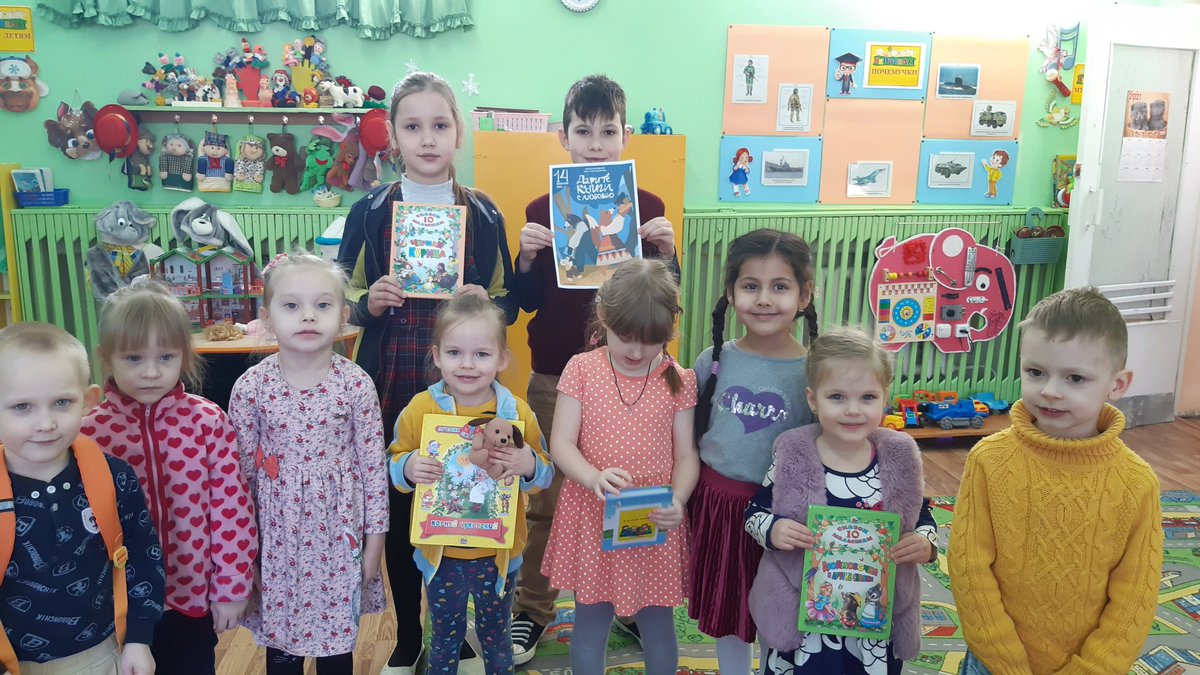 Ученики 3 класса ГБОУ НШ «Гармония» с удовольствием приняли участие во Всероссийской акции «Подари книгу» и акции «Книга на вырост». Они подарили несколько книг детям детского сада и классной библиотеке.  В классе также  был организован уголок буккроссинга.