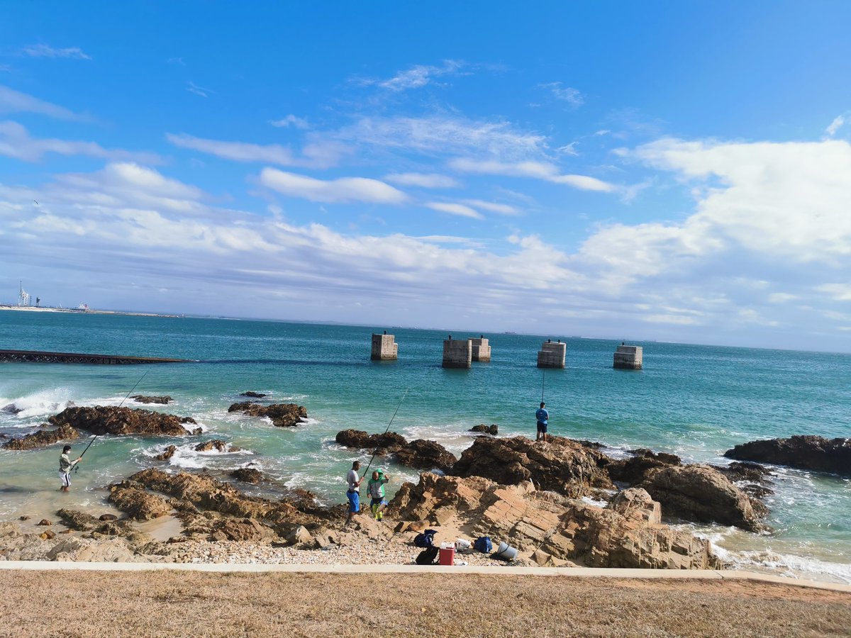 The beautiful shores of Nelson Mandela Bay.. Fisherman catching fish and i was trying to smooth talk them to give me one but clearly i wasn't smooth enough.. #sharethebay #friendlycity