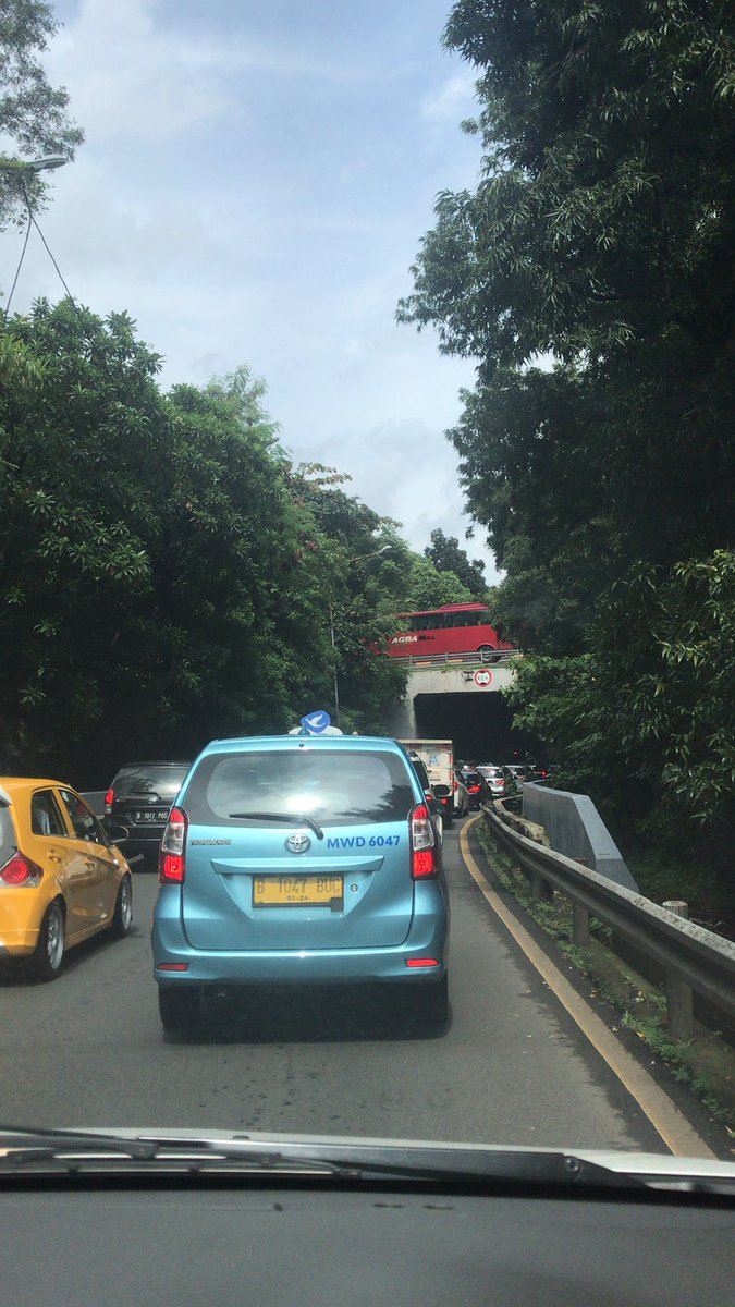 Masuk ke underpass cawang dari Gatsu, padat merayap <a href="/RadioElshinta/">Radio Elshinta</a>