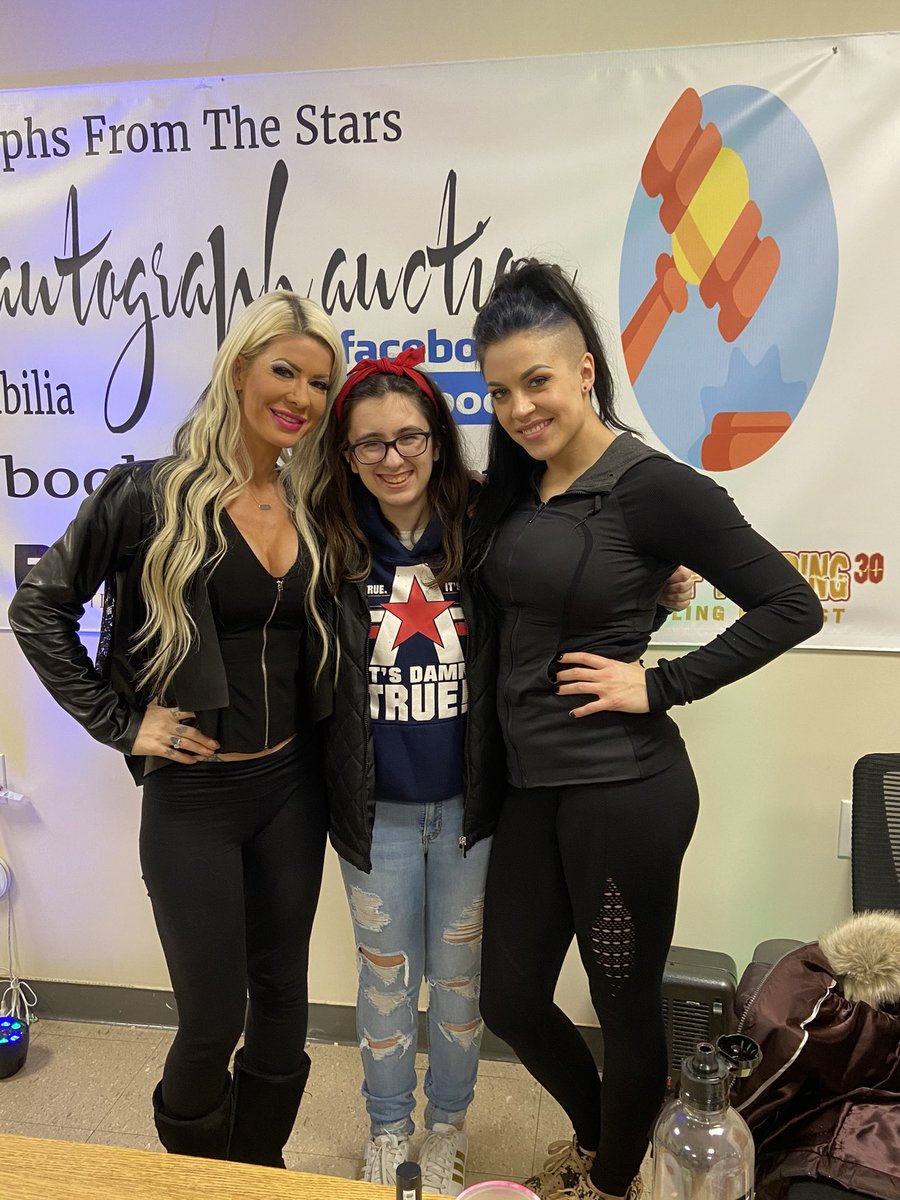 kimmy_sokol's tweet photo. Night one of many signings this weekend! Thank you so much @ActualALove for hanging out with us! And #cjdunning for helping us!! Make sure to check out the east coast auctions autograph page for more stuff tomorrow!! @richiedegreg @damage365Radio https://t.co/FDfkbytlhl