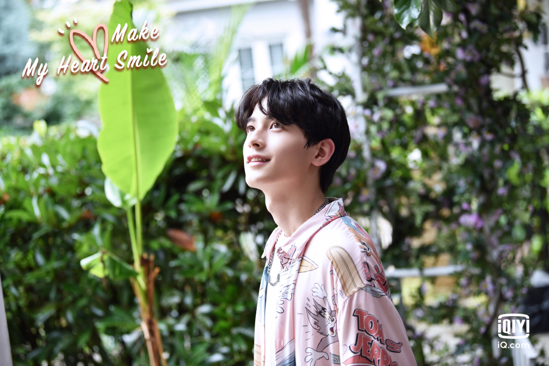 가장 좋은 시절을 가장 좋아하는 사람과 함께할 수 있다면 얼마나 좋을까요? 내일 오후 1시, #아이치이 에서 #박통박통희환니 전편을 보실 수 있습니...