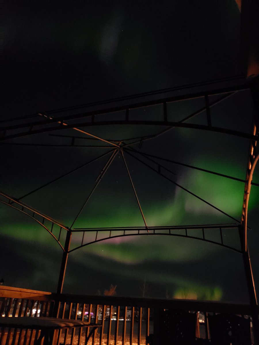acledi's tweet photo. Beautiful Aurora tonight #ymm https://t.co/NvCBT0fflR