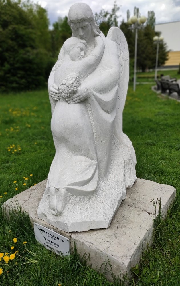 Новый выпуск «Скульптурного калейдоскопа» посвящен работе Артура Громова «Ангел-хранитель»: youtube.com/watch?v=lKcxKr…