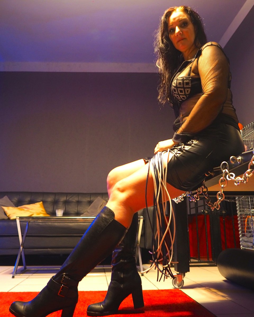 BDSM_Institut's tweet photo. Online-Live-Session - 26.02.2021 - 18:30 Uhr
Sub Viola wird für ihr unangemessenes Benehmen und ihr freches Verhalten bestraft wird. Alle Details findest du auf unserer Homepage https://t.co/jBiGLfHt9F ! #sklavin, #dasinstitut, #onlinesession, #smonlinesession, #subviola, https://t.co/O1MKjXxEt0