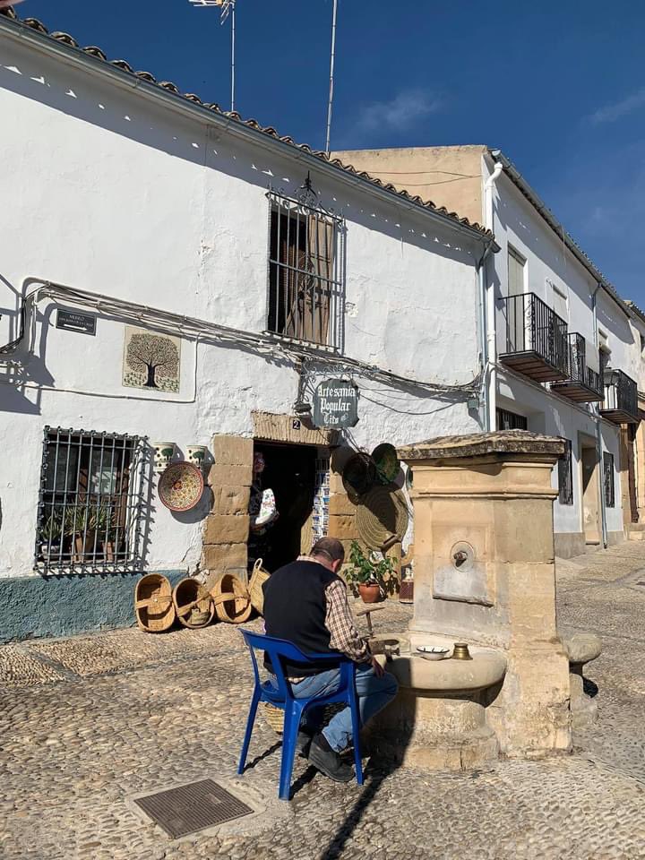 #Úbeda Atravesar la plaza de Vázquez de Molina y contemplar la Sacra Capilla del Salvador impresiona. La primera vez que llegas a la Ciudad Patrimonio de la Humanidad te preguntas cómo no has descubierto antes un lugar tan fascinante y, si ya lo conoces, quieres volver <a href="/spain/">Spain</a>