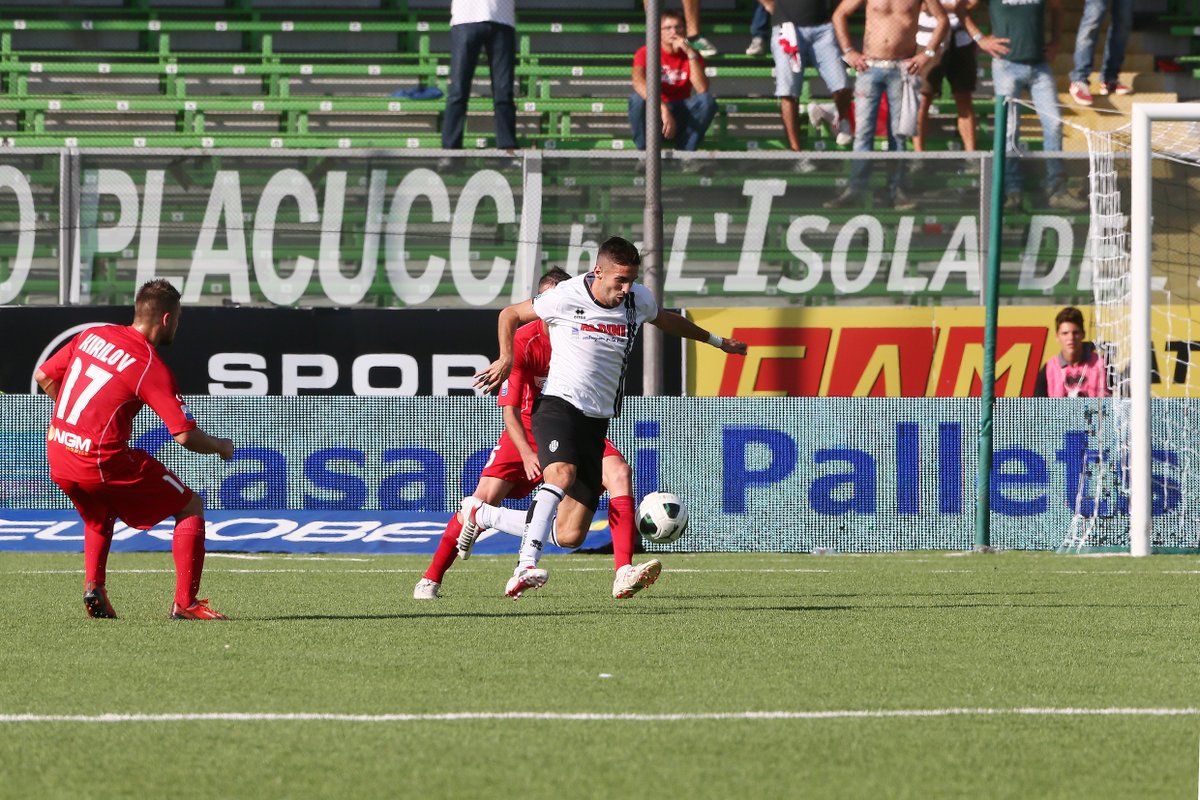 calciocesenafc's tweet photo. 🆚 #CESCAP: 9⃣ i confronti in Romagna e bianconeri avanti per quattro vittorie a tre

➡️ https://t.co/B3U5FbaVM9 https://t.co/1PQZX5nIME