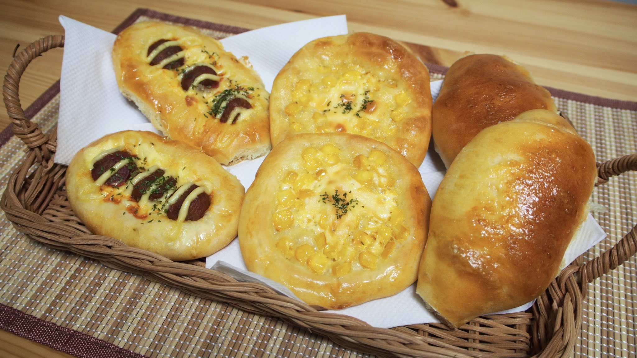 تويتر 漫画家 大竹利朋 献身レシピ がのラブ على تويتر パン作り9回目 マヨコーンパンとマヨミートボールパンとバターロールの3種 発酵し過ぎたかも ちょっとかたい でも美味しかった T Co Hlgk8lj8iz