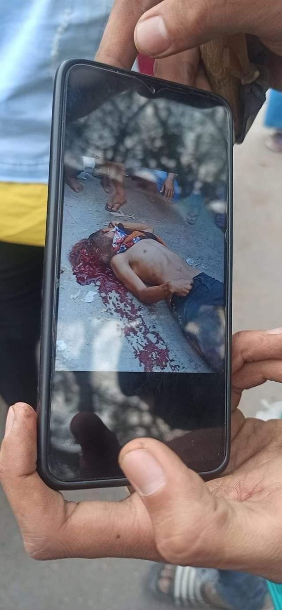 NeoMagneto's tweet photo. In Mandalay, soldiers brutally killed civilians with real bullets. One got shot in head and died in sight.The soldiers did not let ambulance to pick up the injured and they shot the ambulance team.They picked up the injured and dragged into police cars. #WhatsHappeningInMyanmar https://t.co/sTrcmNH8LP