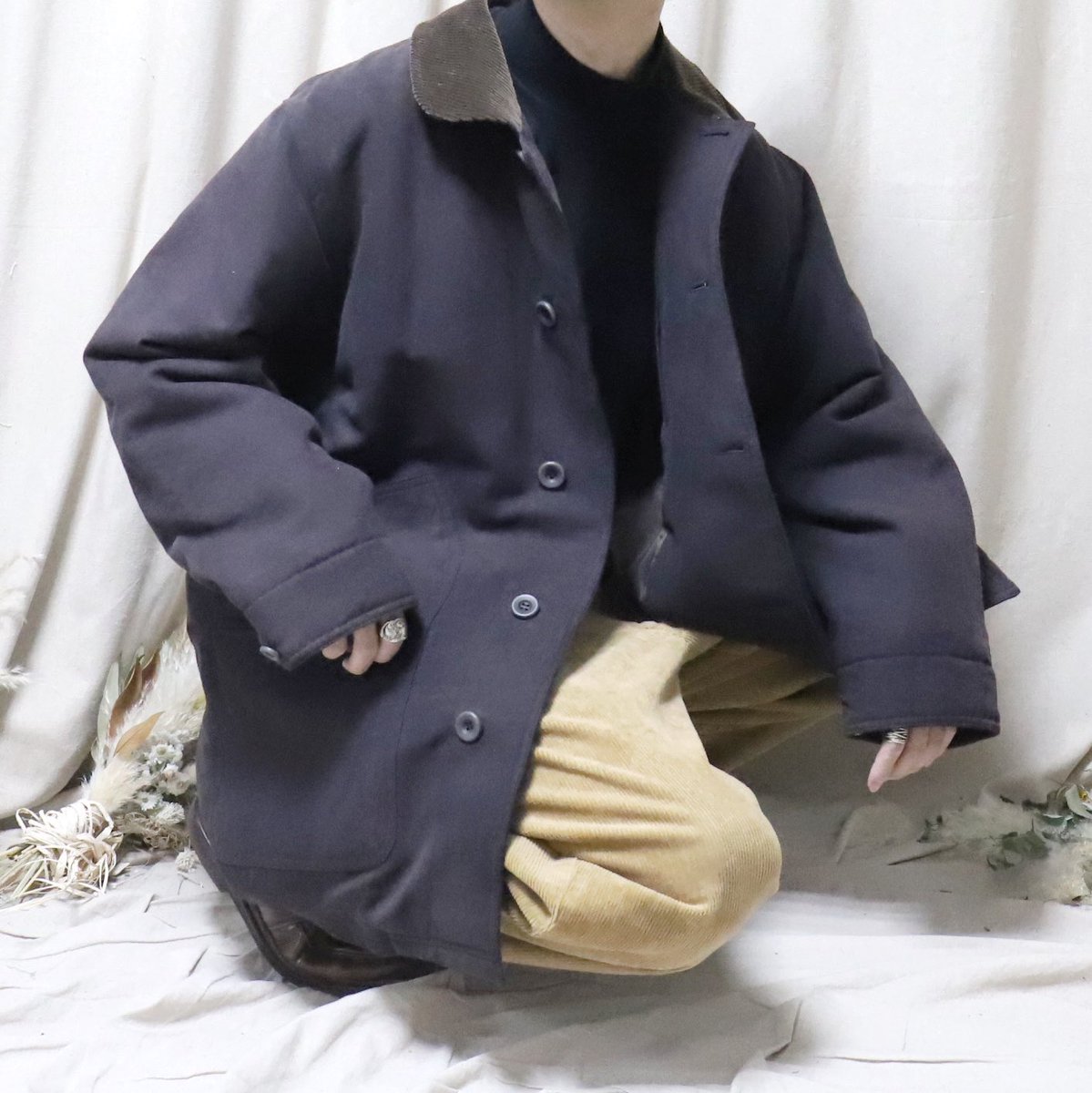 liberteused's tweet photo. 2/20(土) 22:00から販売開始🎉

☑︎"オーバーサイズハンティングジャケット🧥"

表面はうっすら起毛感があり全体的にワイドシルエットな印象です◎

カラーは、使用感のある古着のようなくすみパープルとなっております！

パンツは同日に発売のコーデュロイパンツです👖 https://t.co/N72KtSOlm0
