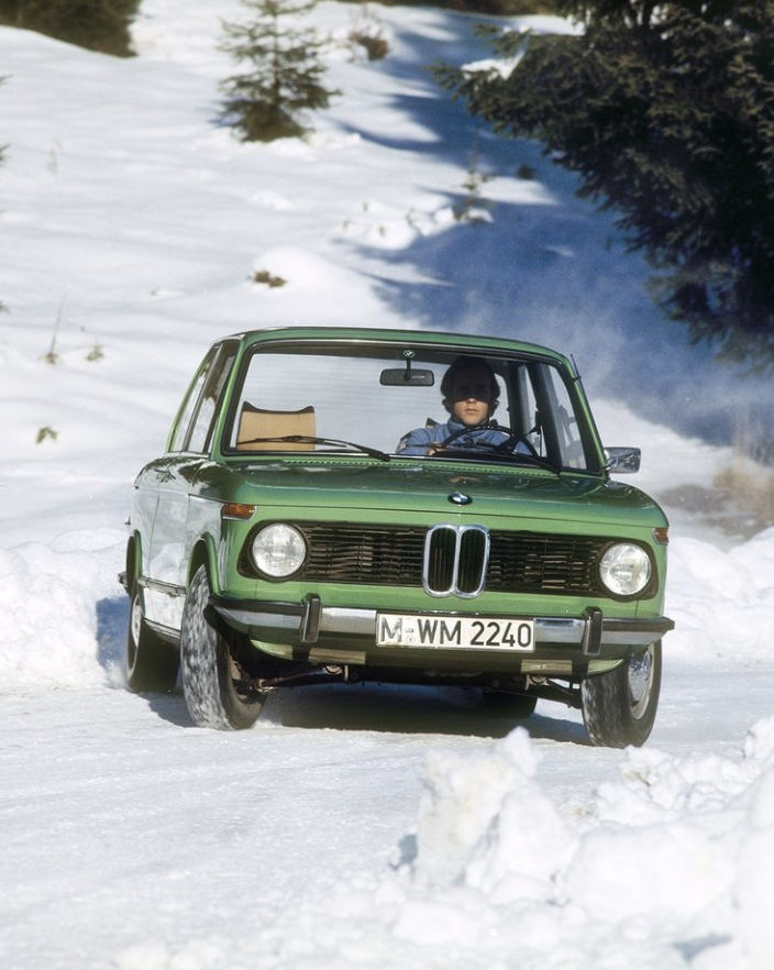 UnionParkBMW's tweet photo. Fun in the snow! Share your photos and tag #UnionParkBMW! 
Looking for fun this weekend?  The @delartmuseum has fun for the entire family.  Take the kids for a walk or sledding at @DEStateParks. #bmwlife #delaware #weekendvibes #bmwclassic 
photo: @BMW_Classic https://t.co/xBT3YwiW34