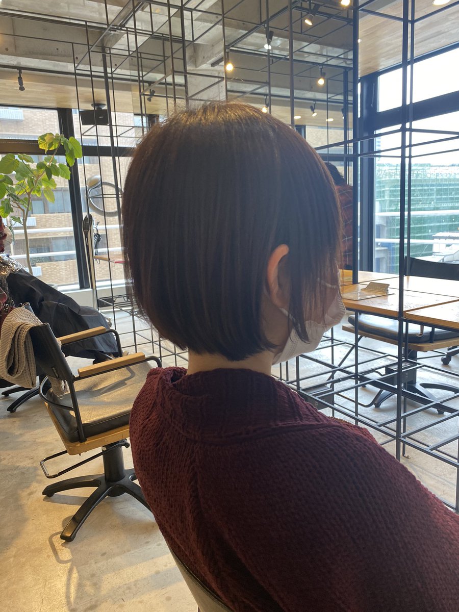 aya180000's tweet photo. 髪切ってきました✨
次の次の次の動画あたりから少し髪短くなってるかもです。
LIMLESSさん駅近でお店の雰囲気も良くて、髪を見ただけで悩みを当てて解決策を提案して下さったり技術が凄い✨✨
オススメです❤️
#LIMLESS
#リムレス
#新潟
#美容院 https://t.co/DlYYOdks3i