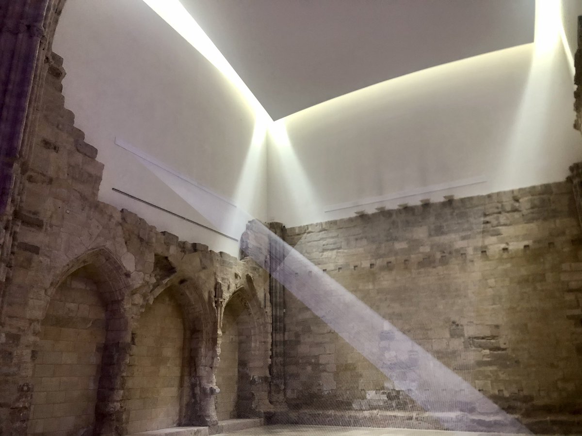 Mañana en el programa  #Imprescindibles podéis conocer más la obra y trayectoria de Soledad Sevilla que expone en el Museo después de ser galardonada con el premio Velázquez de Artes Plásticas.   

🎥 "Milímetro de soledad", de <a href="/yvillaluenga/">yolanda villaluenga</a>. 

📆 Domingo, 21:30 en <a href="/la2_tve/">La 2</a>.