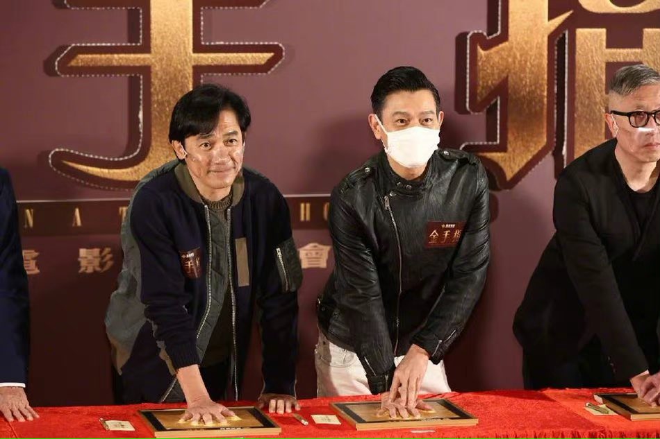 dramapotatoe's tweet photo. 18 years after #InfernalAffairs 3, #AndyLau and #TonyLeung are working together again for new movie The Golden Finger (lit.) (from the writer of Infernal Affairs) as both actors stepped out for the press conference today, joined by #SimonYam and Charlene Choi 

#金手指 https://t.co/3CkR2OQlmK