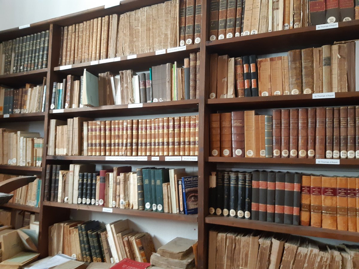 Bibliothèque du couvent de Corbara #Patrimoine #corsica #balagne #bibliothèques <a href="/otilerousse/">Office de Tourisme L'Île-Rousse Balagne</a>