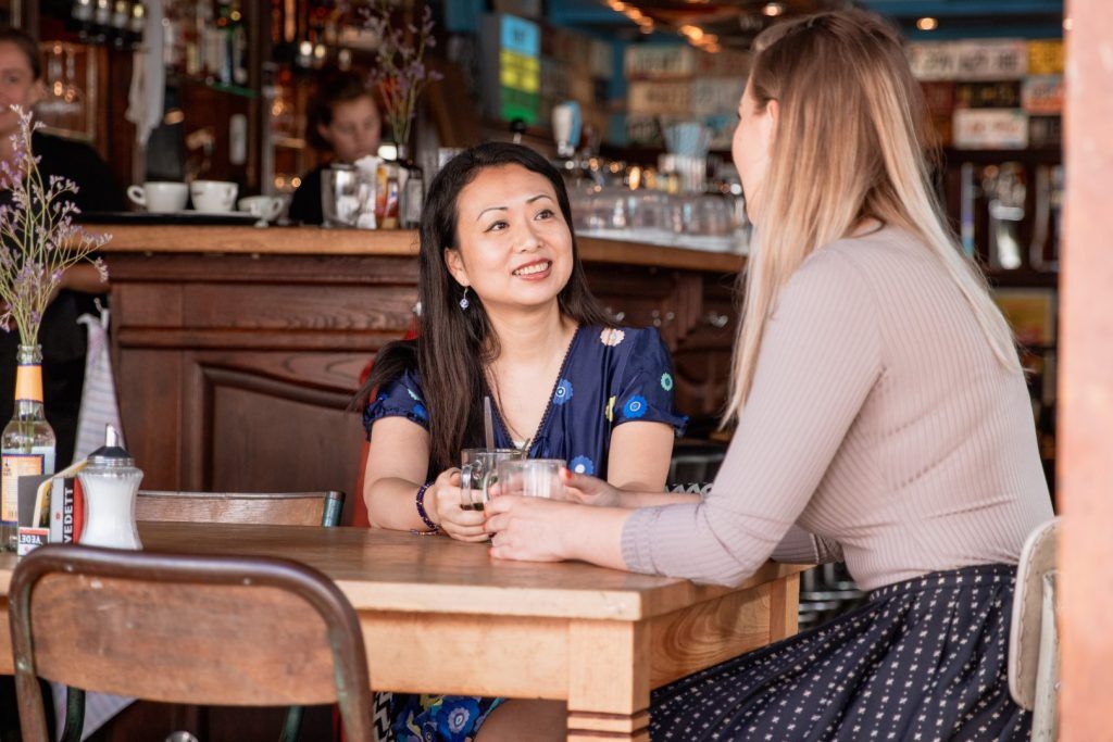 In deze rare tijd van social distancing en 1,5e meter afstand, zijn er gelukkig ook 'n hoop fijne en hartverwarmende initiatieven in #Utrecht ontstaan. #OntdekUtrecht zet ze op een rij: buff.ly/3lt0NIn #UtrechtVerbindt #SteunDeKeukens #SupportYourLocalsNL <a href="/GemeenteUtrecht/">Gemeente Utrecht</a>