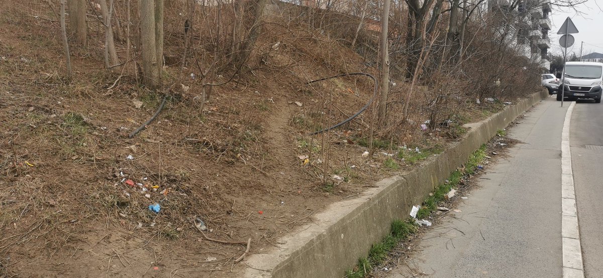 zoransuka's tweet photo. @prijavi_problem djubre u Matice Srpske od broja 85 pa do kraja ulice nije reseno. Izvolite jos slika. https://t.co/FJS9VKWKTn