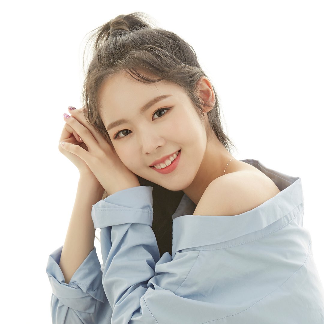 KpopGirlzBands1's tweet photo. #Cheongeum ha dejado el grupo #API para convertirse en influencer. https://t.co/fUTgYix4cH