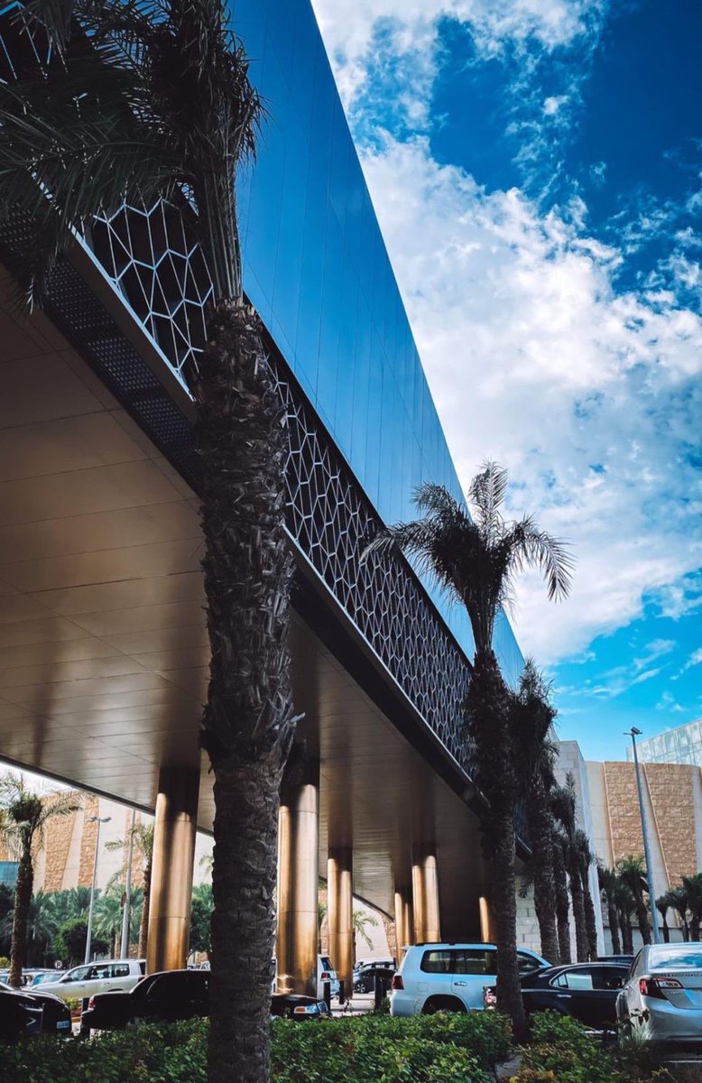 مساكم سماء صافية وأجواء جميلة ☁️💛

نلقاكم على خير في ٣٦٠ 😉