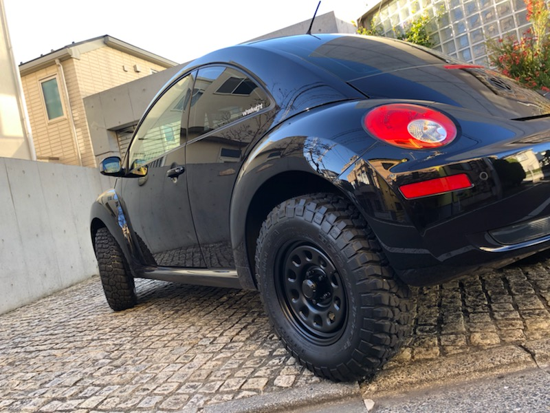 この雑誌に出てた車両かどうか分からんけど、VWニュービートルの 
