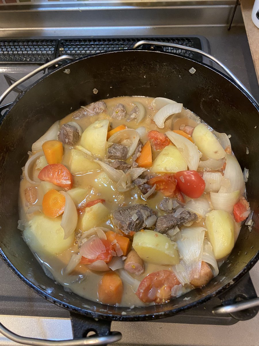 Gla22 週末ごはん作り 無水カレー 材料をダッチオーブンに入れて火にかけるだけ 隠し味は つけてみそかけてみそ 無水カレー ダッチオーブン 男子ごはん