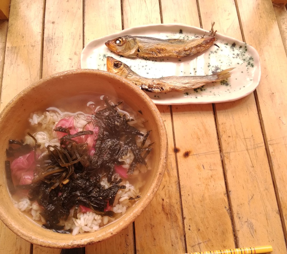 Siontak On Twitter 最近は家に引きこもりながら納豆をつくっては食べる 納豆生活 の毎日なんだけど 納豆と冷や飯の相性はよくない 夏ならまだしも冬なので冷たいご飯に冷たい納豆をのせて食べても身体が冷えちゃう 前回お茶漬け ツイートに寄せてもらった食べ方で