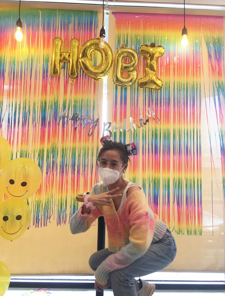 seokjincheekies's tweet photo. hello to my hopeworld! 🌈🚗 
super fun cse day with @southernbts for #HopeInTheSouth !!!! 💜 

it's ya girl, cheekies with cupsleeve spacebuns 👾
HAPPY H🥺BIUARY, EVERYONE! 🎂
#SouthernBTSEvents 🌸
#HopeRightHereinPH 🍀 https://t.co/IyLZWO0o7o