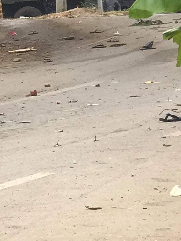 Brutal violence in Mandalay Yadanarbon  dockyard.
Police threw those sharp irons things  into crowd. When people stepped on and can't run with their feet pricked, Police arrested civilians.They even use real bullets right now.

#WhatsHappeningInMyanmar 
#Feb20Coup