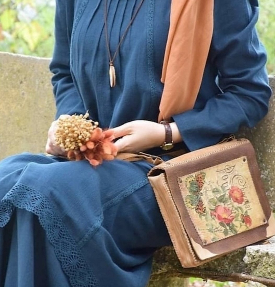 İnsan bir süreden sonra yorulur, ötesine hevesı de, takati de kalmaz.

Vazgeçer....