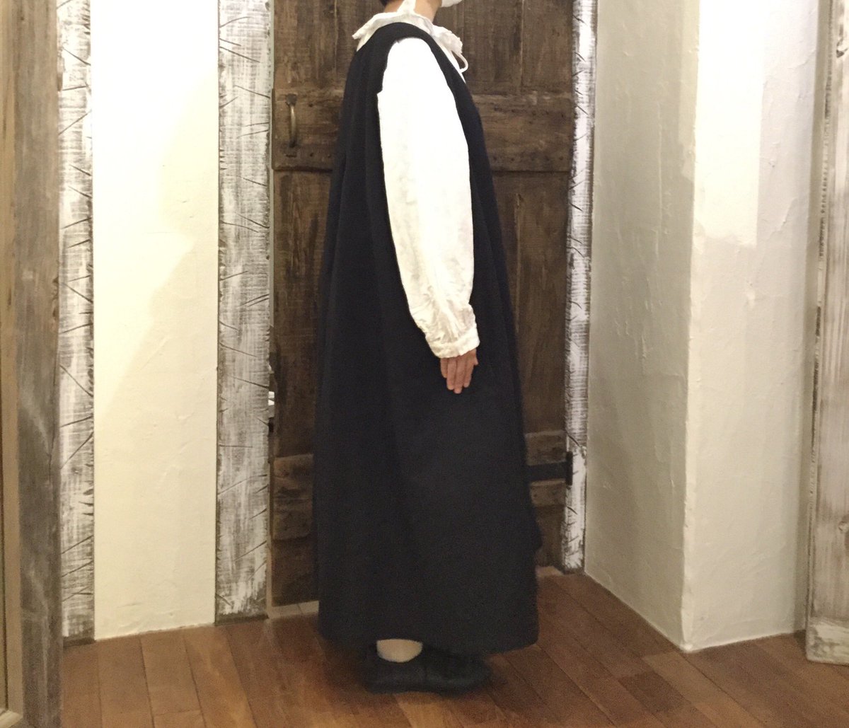 nRkobe's tweet photo. 【ディープVネックノースリーブドレス】
BLACK
25,000yen+tax
ご好評いただいていたワンピースが生地を新たに入荷しました。
オケージョンにも対応可能です。
ブラウスと合わせてクラシカルなコーディネートに。

#ネストローブ #nestRobe

スタッフ身長156cm https://t.co/v5oWSpHLd5