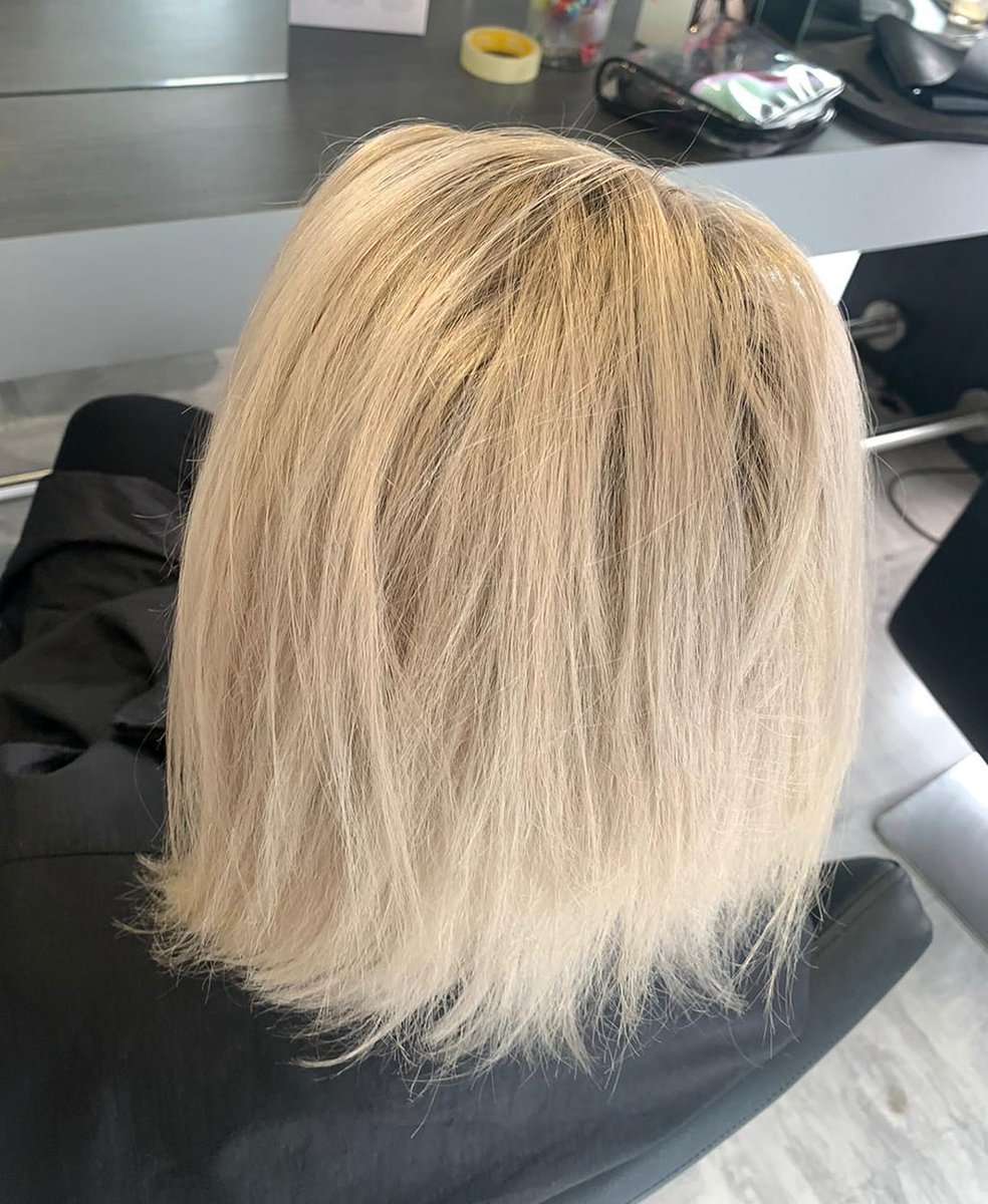 JakataSalon's tweet photo. 💙 A standout new colour for our stylist Layla 💙 Lauren T created this amazing look for her 💙 #chromaID https://t.co/DWMwSUQyLq