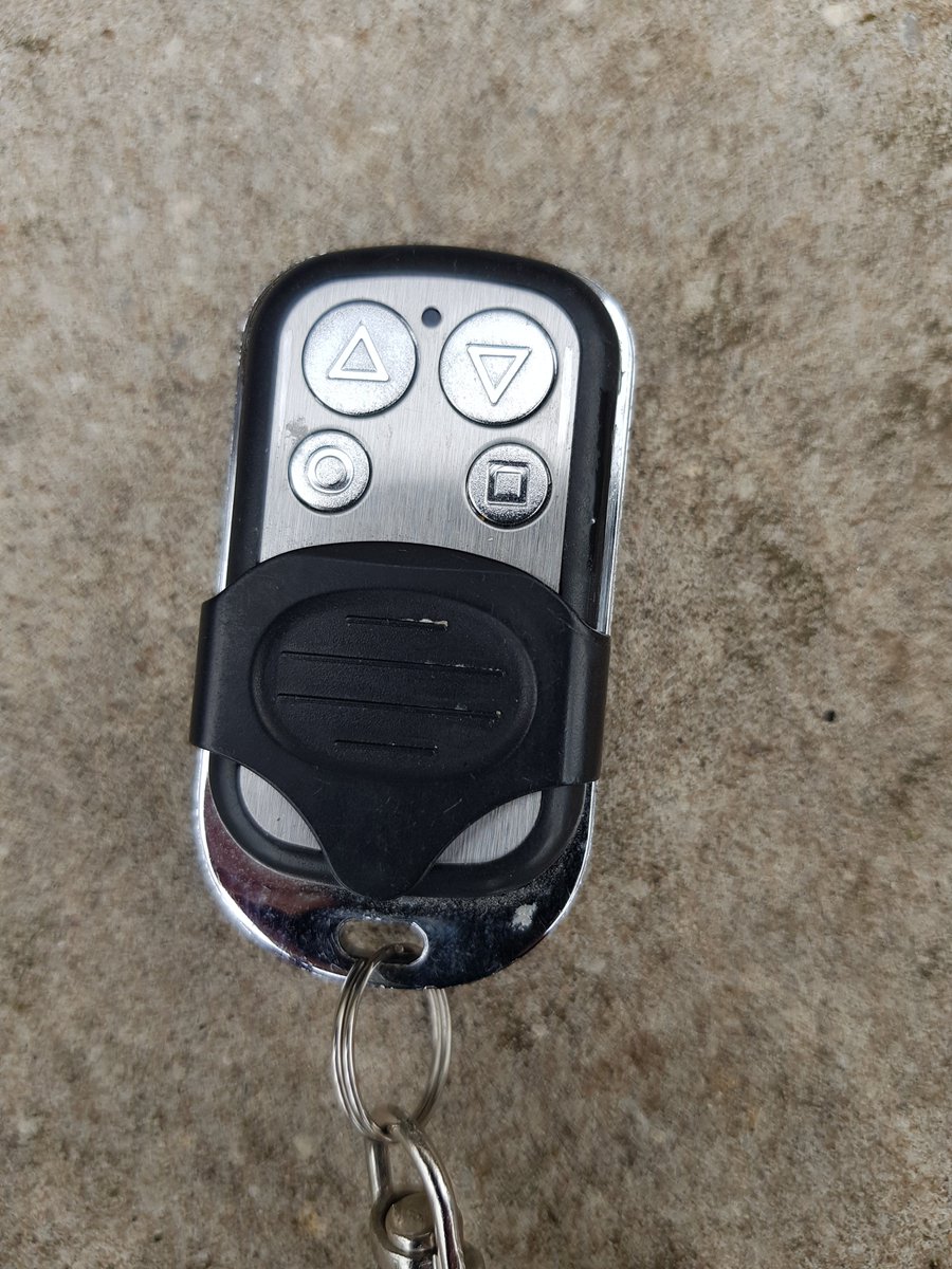 LitterFreeTeam's tweet image. #KeysFound in #Bentley. Found Saturday morning on our #litterpicking. near #BentleyPark.
dm if you recognise. Looks like an electric gate fob.
#Bentleyisgreat #Doncasterisgreat